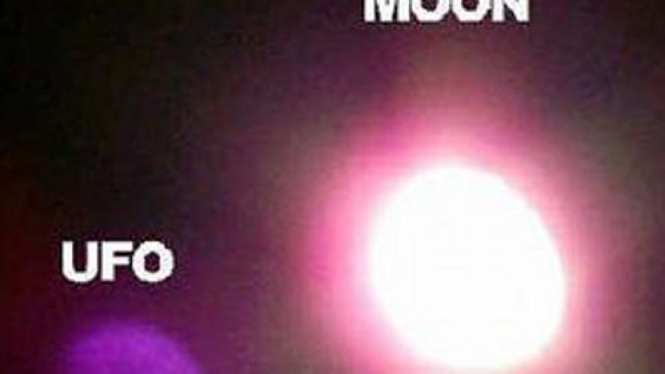 Foto benda diduga UFO dan bulan