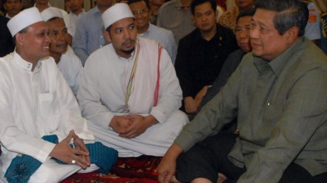 SBY dan ahli waris Mbah Priok, Habib Salim (kanan)