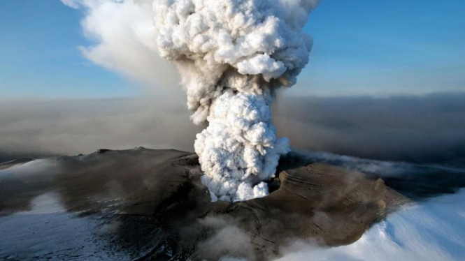 Abu Islandia Membuat Warga Dunia Resah : Letusan Gunung di Eyjafjallajokull