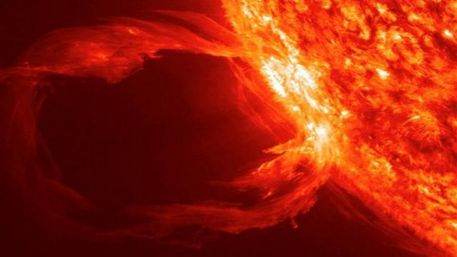 Foto letupan matahari yang diambil dari satelit NASA
