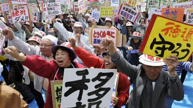 Demonstrasi Penduduk Tokunoshima, Jepang, menolak barak militer AS