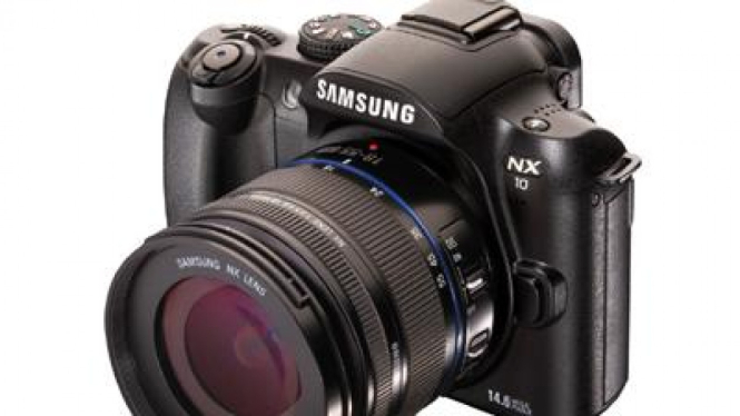 Samsung NX10, kamera DSLR ringan dan kompak.
