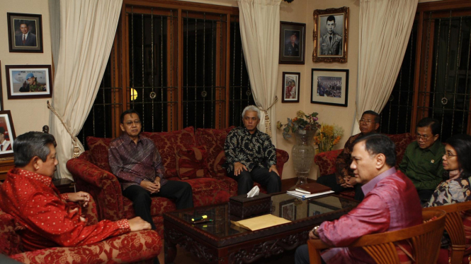 Presiden SBY, Agus Martowardojo dan Anny Ratnawati di Cikeas