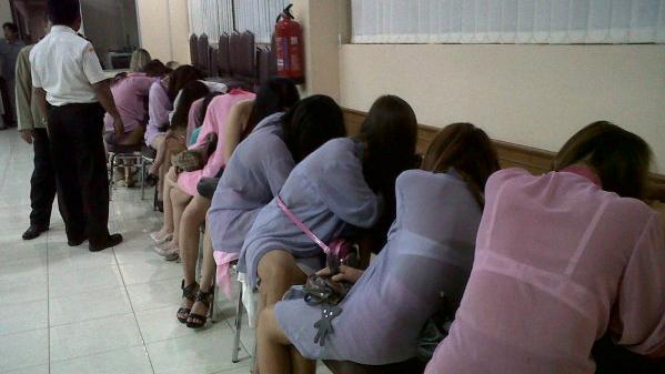 19 wanita China, Thailand, Filipina, Vietnam, & Uzbezkishtan ditangkap Imigrasi
