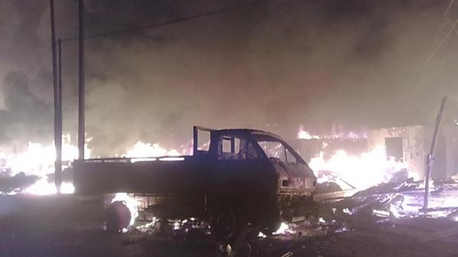 Kerusuhan di Cengkareng, puluhan rumah dan mobil dibakar
