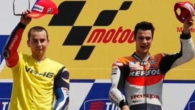 Dani Pedrosa (kanan) dan Jorge Lorenzo