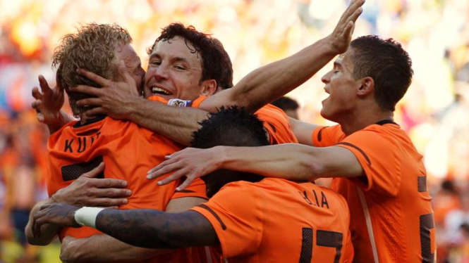 Tim Belanda merayakan kemenangan. 