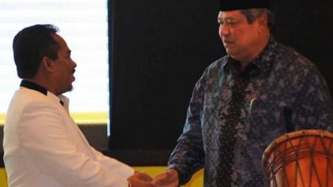 Presiden SBY salami Presiden PKS Luthfi Hasan Ishaaq