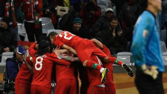 Pemain Portugal rayakan gol ke gawang Korut