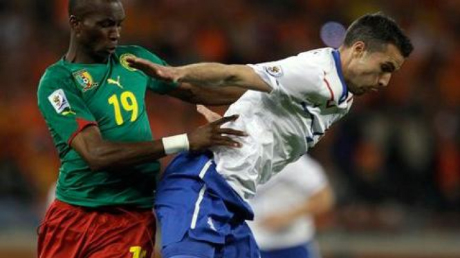 Robin van Persie (Belanda vs Kamerun)