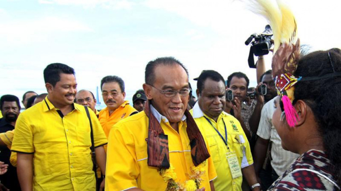 Aburizal Bakrie di Sorong