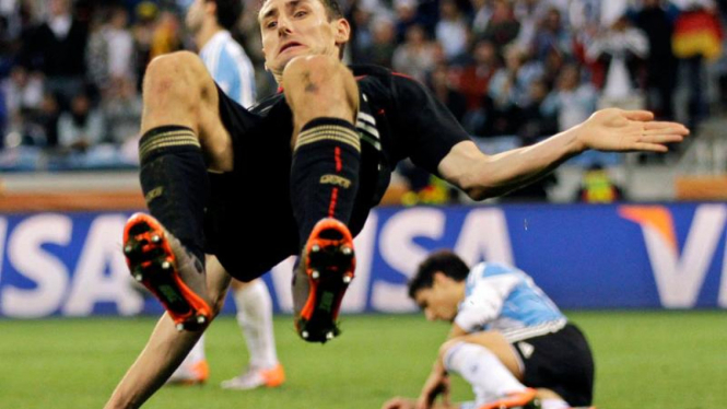 Jerman Permalukan Argentina : Miroslav Klose 