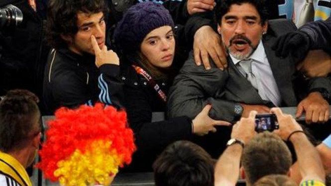 Diego Maradona adu mulut dengan fans Jerman