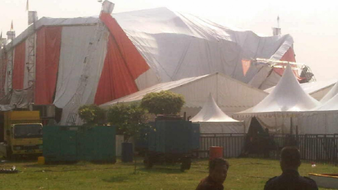 Tenda Sirkus Shanghai di Senayan roboh