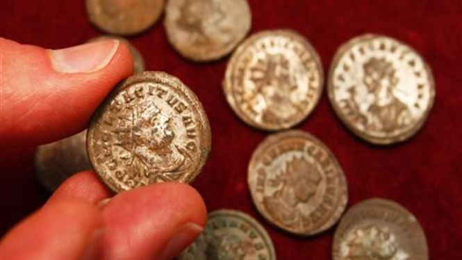 Sejumlah koin peninggalan Kekaisaran Romawi di British Museum, London