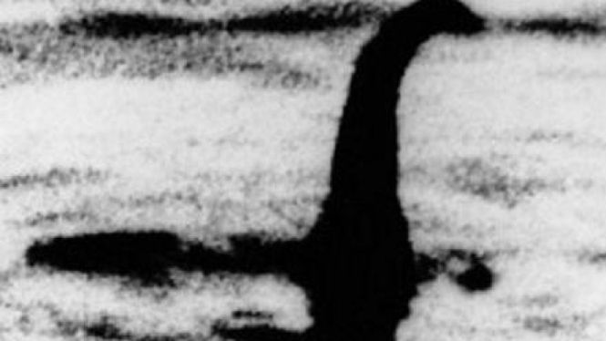 Foto monster Loch Ness di tahun 1933.