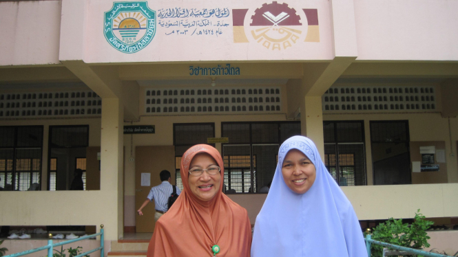 Anita Weadereh (kanan), alumnus Universitas Muhammadiyah Yogyakarta