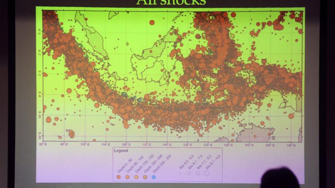 Peta bahaya gempa Indonesia terbaru tahun 2010.