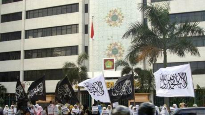 Aksi menuntut pembubaran Ahmadiyah