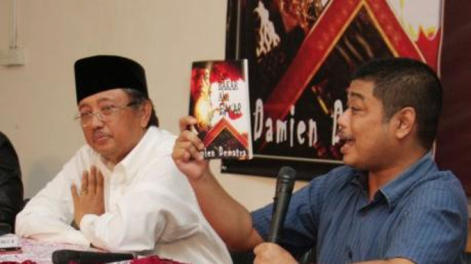 Romo Benny Susetyo (kanan) dan Slamet Efendy Yusuf 