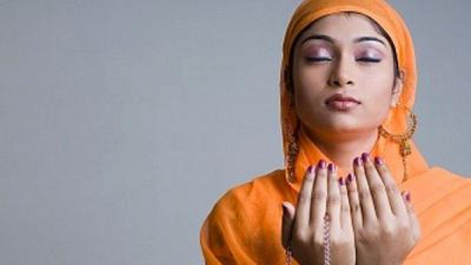 Wanita Berdoa