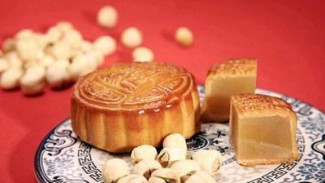 5 Fakta Menarik Tentang Kue Bulan, Makanan Khas Imlek yang Penuh Makna