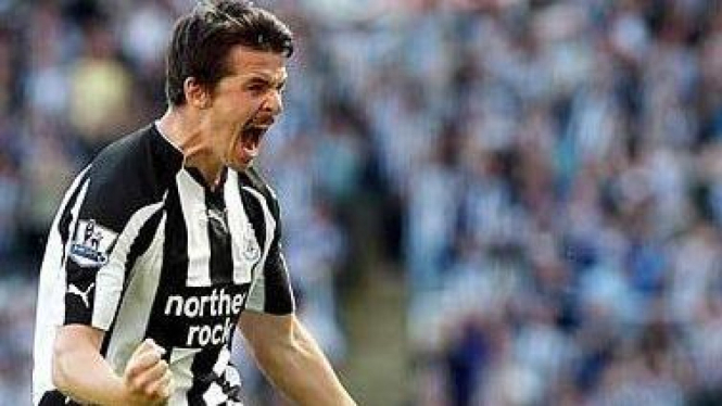 Joey Barton cetak gol