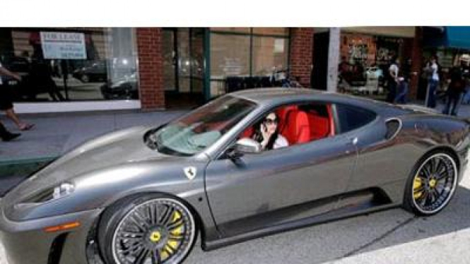 Kim Kardashian - Ferrari F430