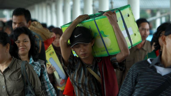 Arus Mudik Di Pelabuhan Merak Mulai Padat