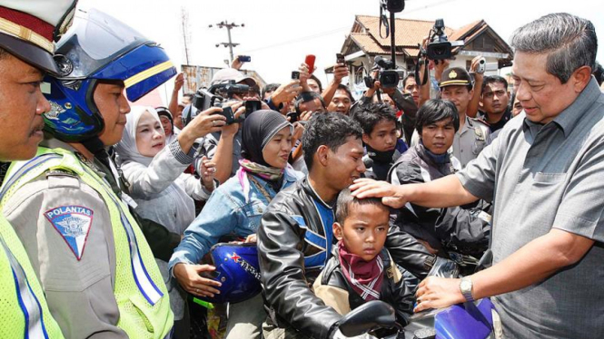 Presiden Susilo Bambang Yudhoyono tinjau arus balik di Cikampek.