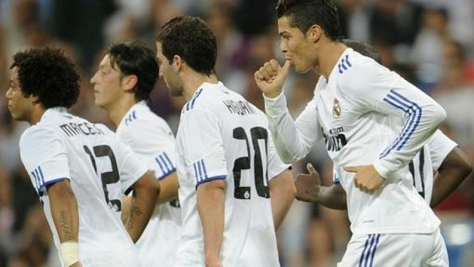 Pemain Madrid rayakan gol Cristiano Ronaldo