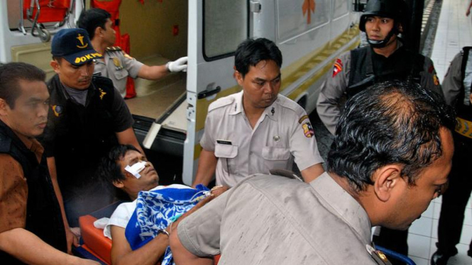 Terduga teroris perampok Bank CIMB Niaga Medan tiba di RS Polri