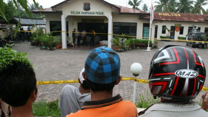 Kantor Polsek Hamparan Perak Diserang