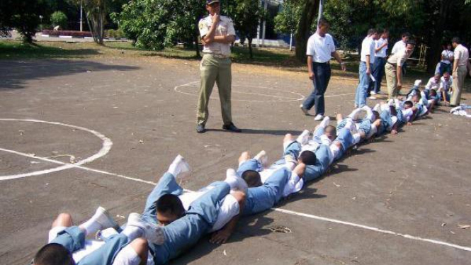 Push up yang dilakukan Paskibraka DKI