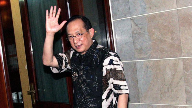 Hendarman Supandji Diberhentikan