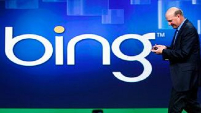 CEO Microsoft, Steve Ballmer, saat memperkenalkan Bing