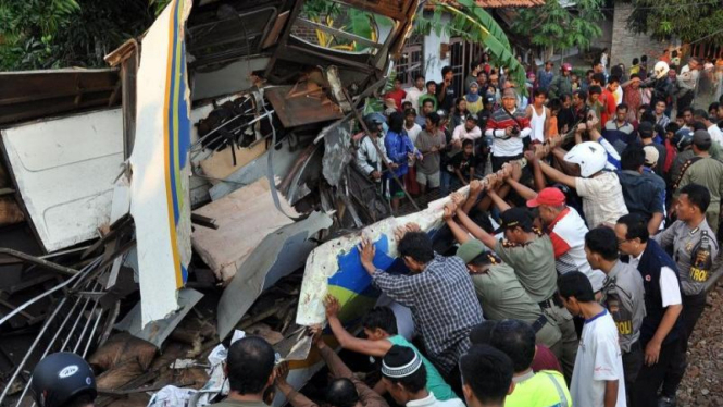 Tabrakan kereta di Pemalang