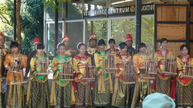 Pelajar Sekolah Budi Mulia Dua Yogyakarta melakukan muhibah budaya di Ceko