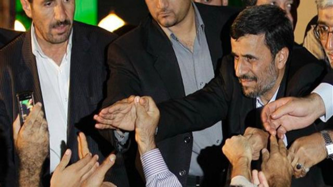 Mahmoud Ahmadinejad membalas sambutan rakyat Lebanon