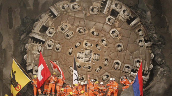 Terowongan terpanjang di dunia, Swiss