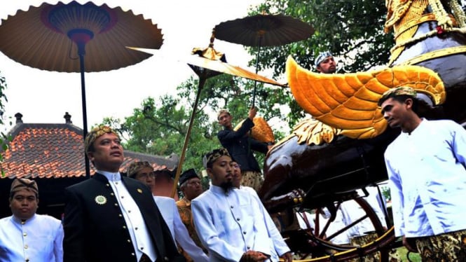 Sultan Kasepuhan XIV Sultan Arief Natadiningrat