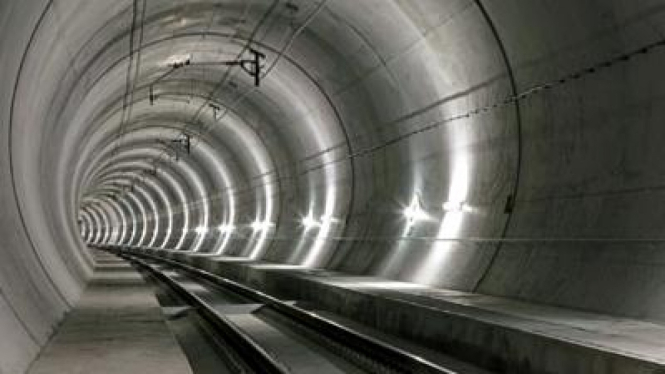 Terowongan Lötschberg Base, Swiss