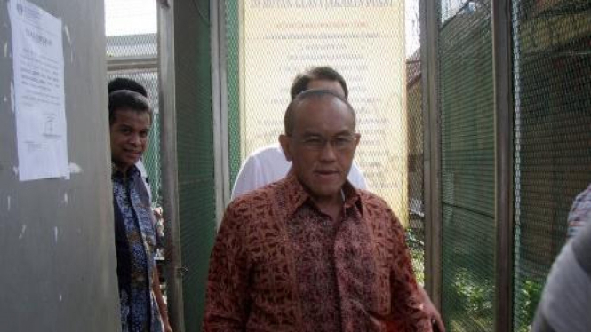 Aburizal Bakrie jenguk Gubernur Sumut Syamsul Arifin di LP Salemba