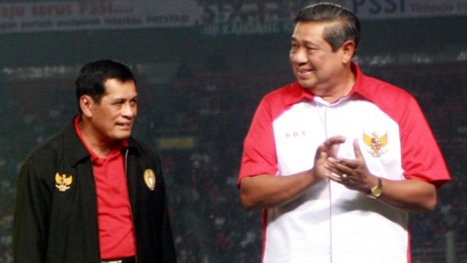 Nurdin Halid (kiri) dan Susilo Bambang Yudhoyono