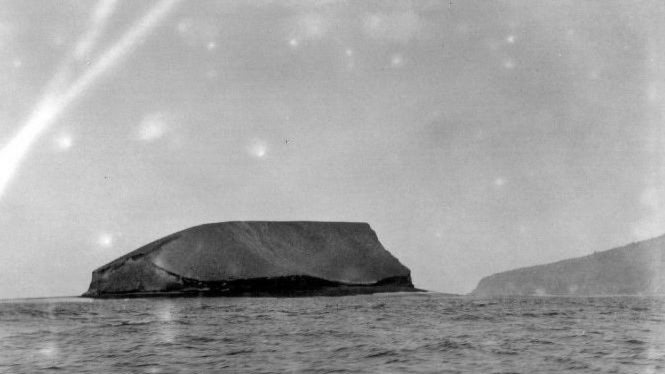 Gunung Anak Krakatau dua tahun setelah terbentuk