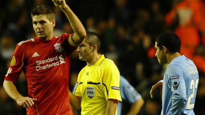 Steven Gerrard cetak hattrick ke gawang Napoli