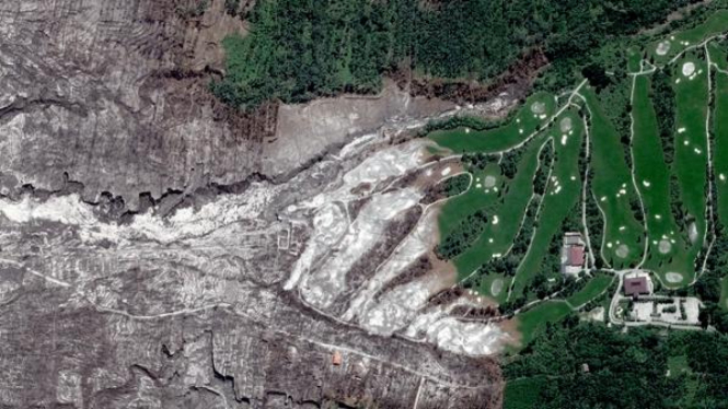 Aliran piroklastik Merapi menyapu lapangan golf (DigitalGlobe)