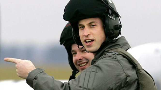Pangeran William saat bertugas sebagai pilot helikopter tim SAR