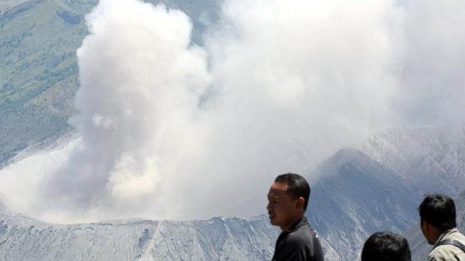 Aktivitas Gunung Bromo meningkat