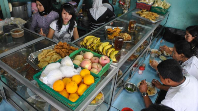 Pemda DKI akan memberlakukan pajak untuk warung tegal (warteg) sebesar 10 persen